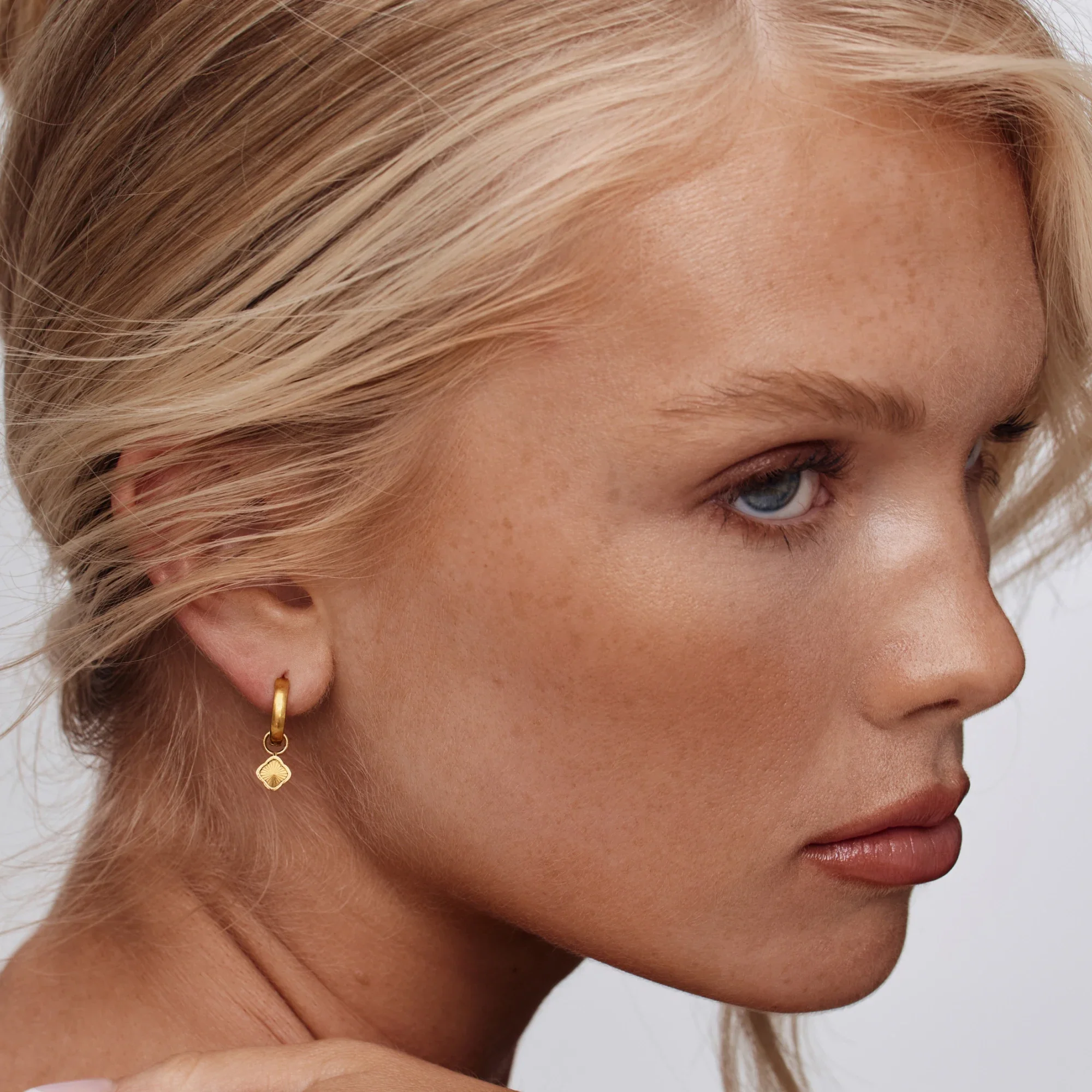 Mini Clover Earrings - Image 3